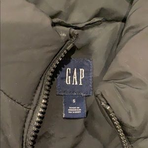 Gap small black puff vest